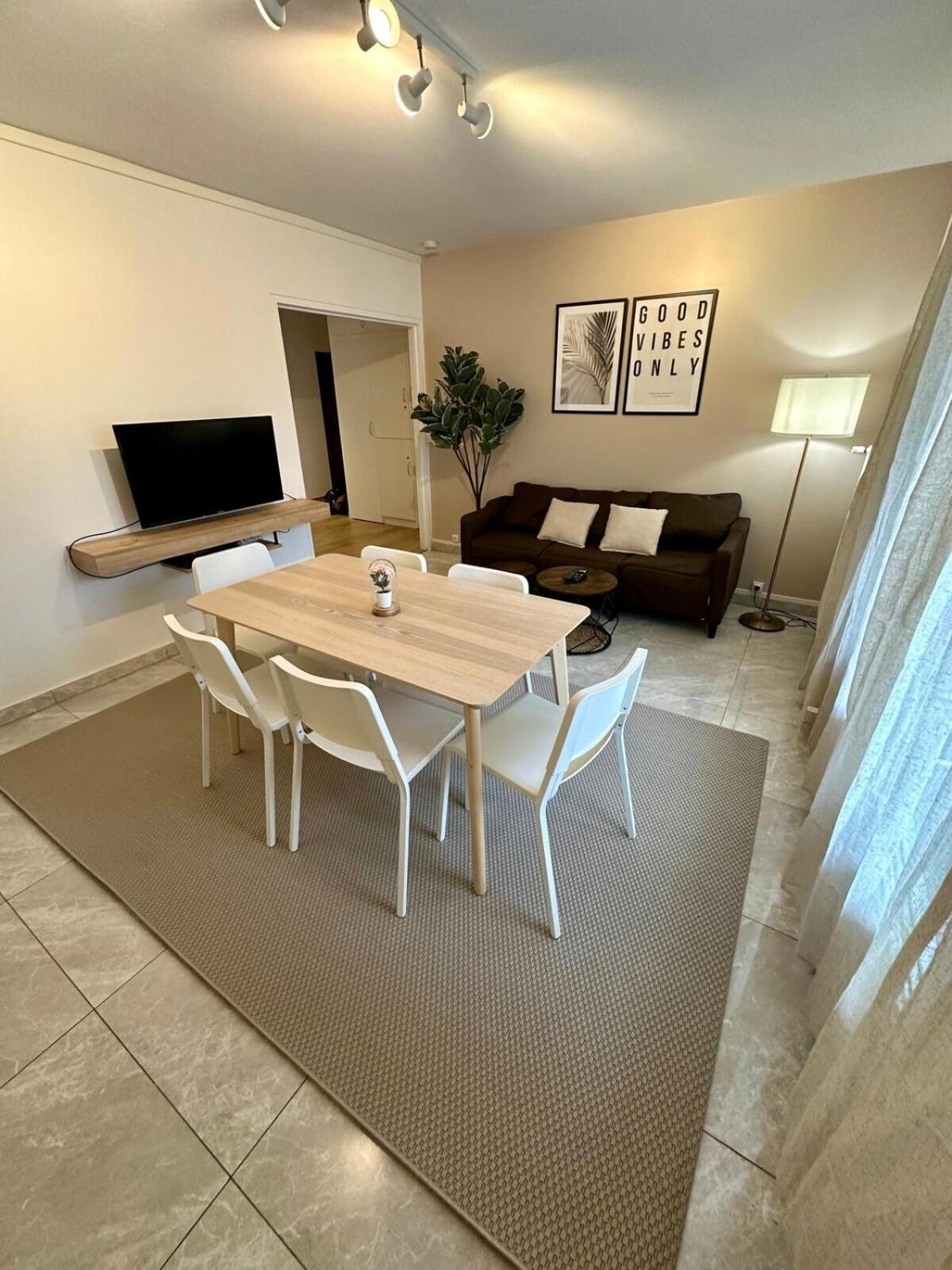 Au Coeur Du Quartier Taittinger Apartment แร็งส์ ภายนอก รูปภาพ