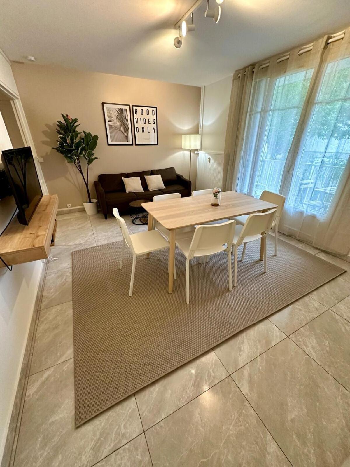 Au Coeur Du Quartier Taittinger Apartment แร็งส์ ภายนอก รูปภาพ